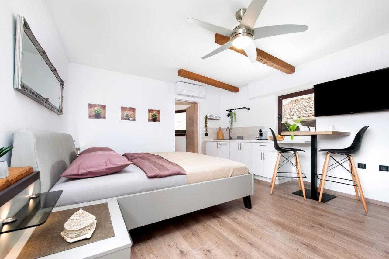 Kuca Melina Apartment Ровин Екстериор снимка