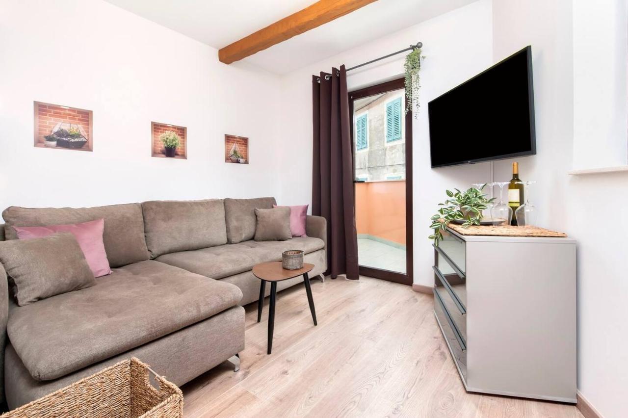 Kuca Melina Apartment Ровин Екстериор снимка