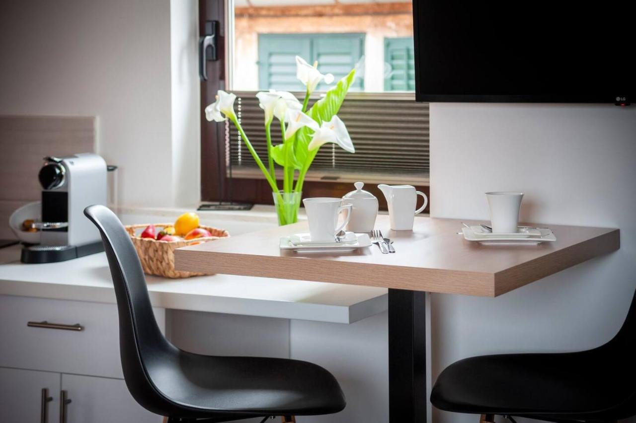 Kuca Melina Apartment Ровин Екстериор снимка